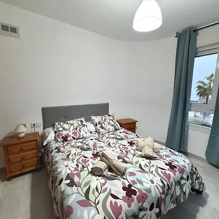 Primera Linea De Playa Con Vistas Al Mar Con Garaje B Apartamento Torremolinos