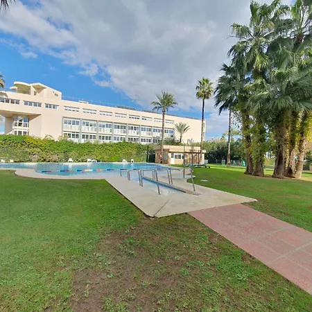 Primera Linea De Playa Con Vistas Al Mar Con Garaje B Торремолінос