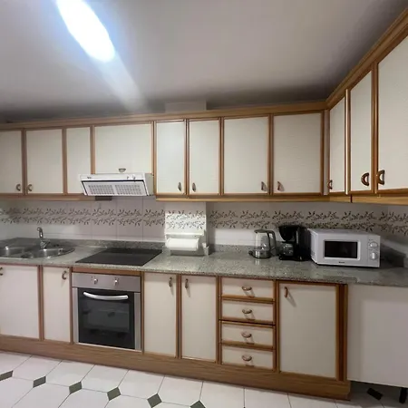 Primera Linea De Playa Con Vistas Al Mar Con Garaje B Торремолінос