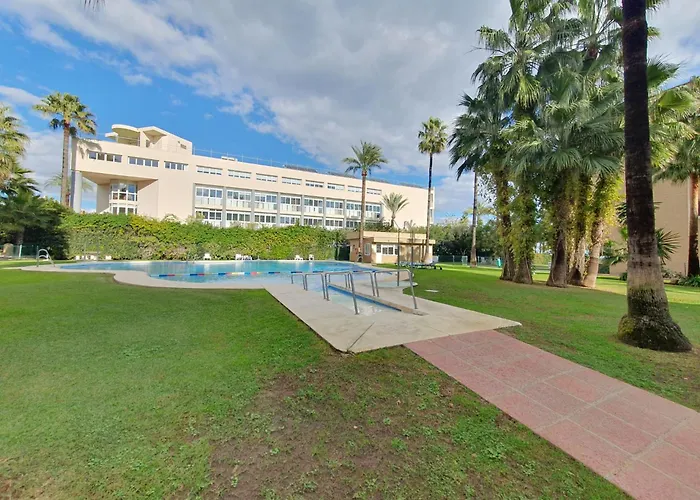 Primera Linea De Playa Con Vistas Al Mar Con Garaje B Torremolinos