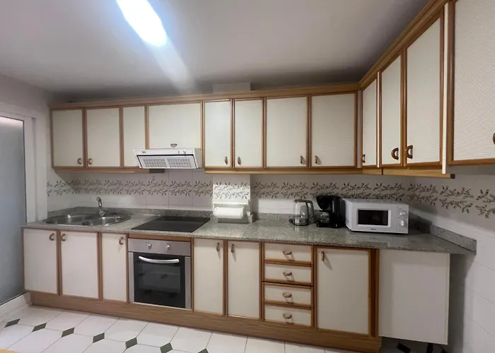 Primera Linea De Playa Con Vistas Al Mar Con Garaje B Torremolinos