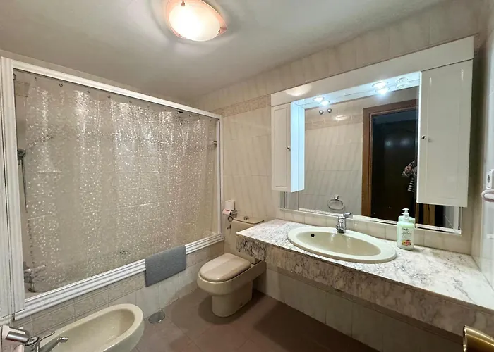 Primera Linea De Playa Con Vistas Al Mar Con Garaje B Torremolinos