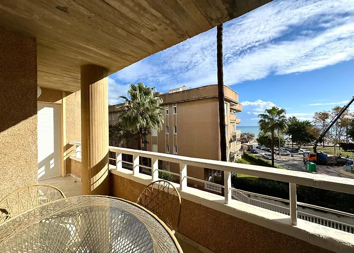Primera Linea De Playa Con Vistas Al Mar Con Garaje B Torremolinos