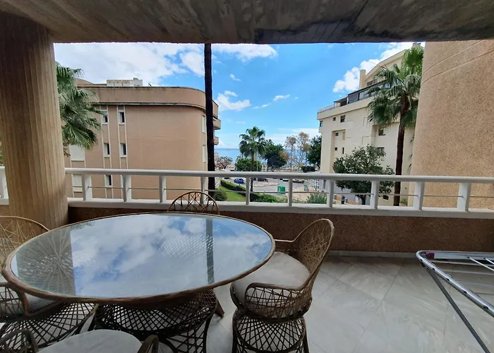 Primera Linea De Playa Con Vistas Al Mar Con Garaje B Apartamento Torremolinos